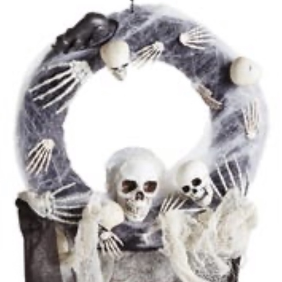 🎃 Pier 1 Wreath 19” Skeleton Skull & Hands Mesh - Picture 2 of 8